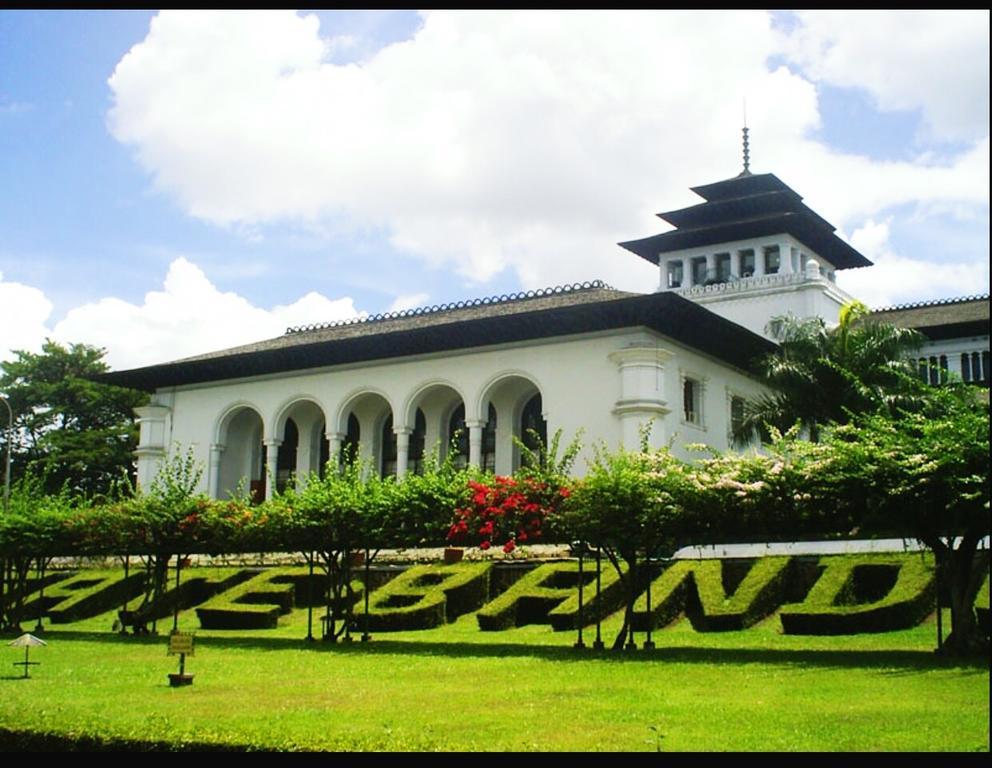 Ciwulan 36 Guest House Bandung Eksteriør bilde