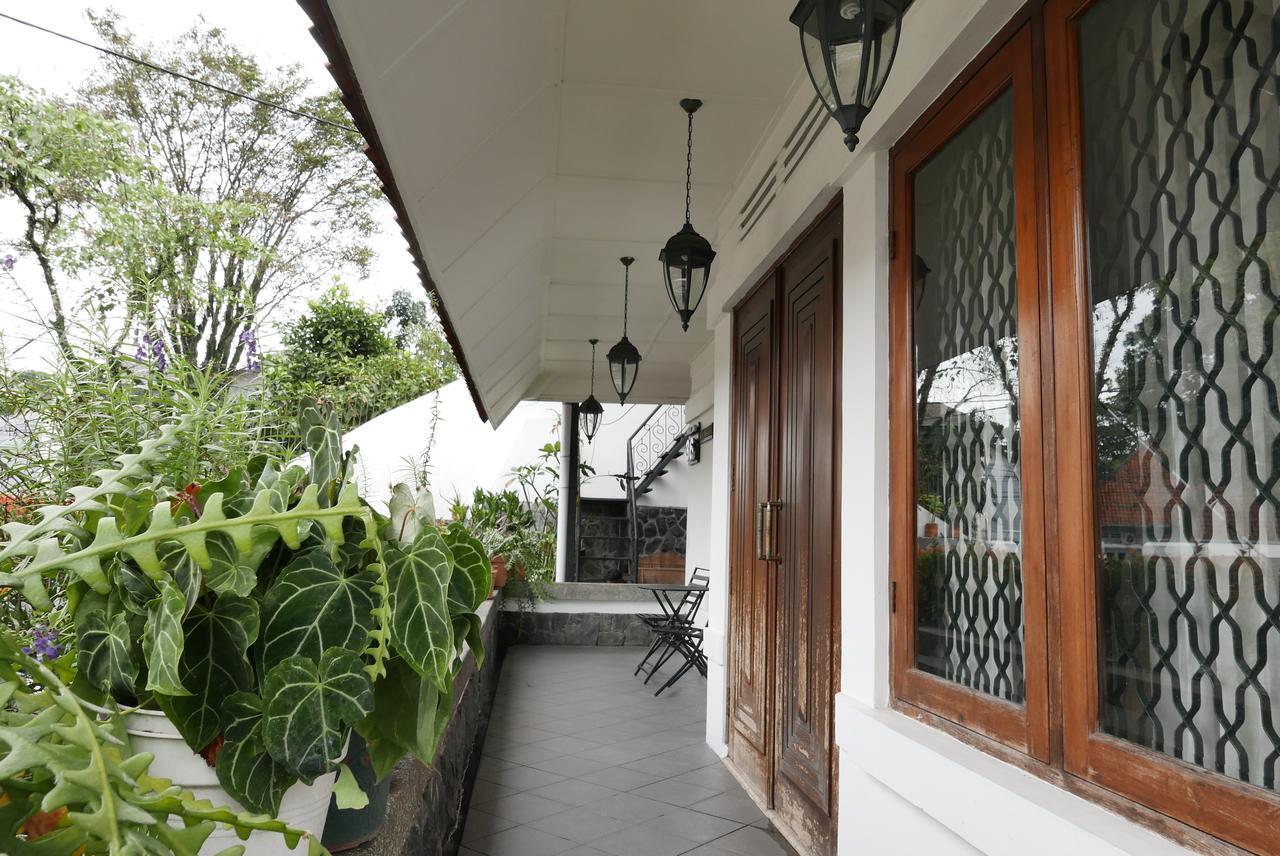 Ciwulan 36 Guest House Bandung Eksteriør bilde