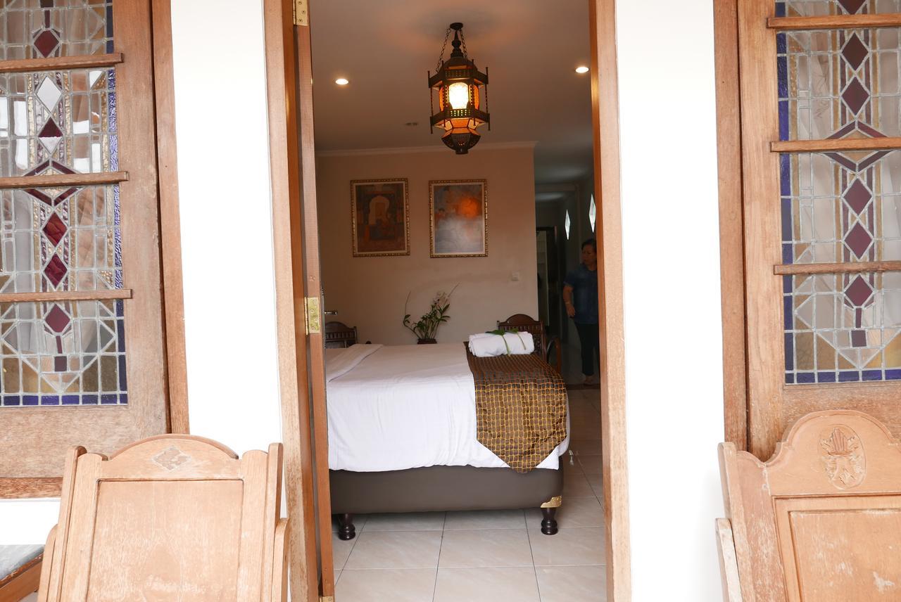 Ciwulan 36 Guest House Bandung Eksteriør bilde